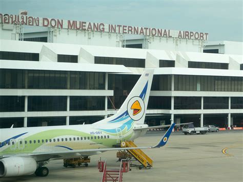 Don Muang Airport: Taivaanranta Thaimaassa lentokoneiden siivissä!