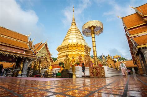  Wat Phra That Doi Suthep: Seuraa Kung Fu Pandaan jalanjäljissä ja ihaile Chiang Main silhuettia